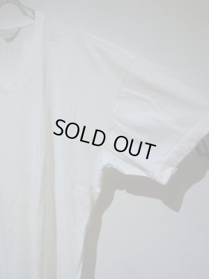 画像3: UNUSED（アンユーズド） ステンシル VネックTシャツ ホワイト