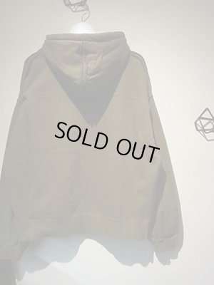 画像9: YOKE（ヨーク） パイピングワイドパーカ オリーブ