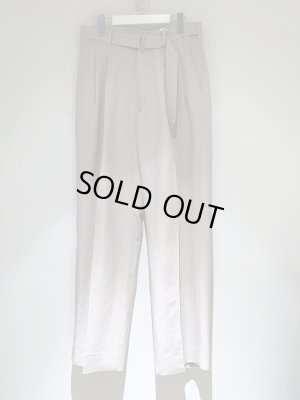 画像2: YOKE（ヨーク） ベルテッド 2タックワイドトラウザーズ フォグホワイト