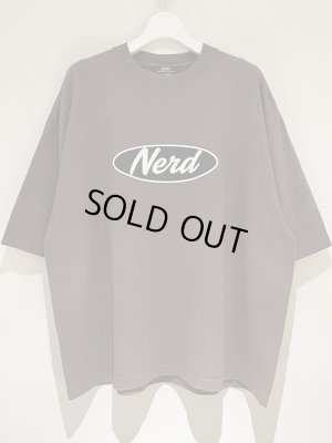 画像1: ESSAY（エッセイ） Drop Shoulder Nerd T-Shirt（ドロップショルダー ナード Tシャツ） ブラウン