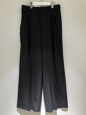 画像1: YOKE（ヨーク） Wool Tropical 3Pleated Wide-Leg Trousers（ウールトロピカル3プリーティド ワイドレッグトラウザーズ） カーボンブラック