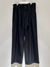 ANCELLM（アンセルム） Backsatin Beltless Slacks（バックサテンベルトレススラックス） ブラック