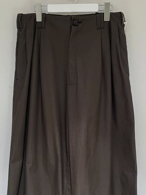 画像2: YOKE（ヨーク） Cotton Gabardine 3pleated Wide Trousers（コットンギャバジン 3プリーティドワイドトラウザーズ） ブラウン