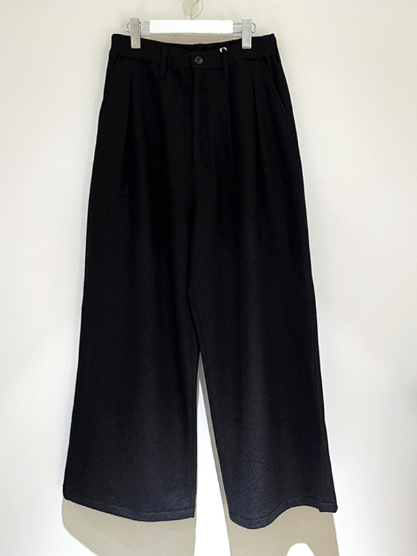 ANCELLM（アンセルム） Wool Wide Easy Tuck Slacks（ウールワイドイージータックスラックス） ブラック - margin